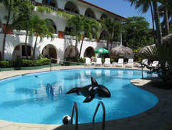 Pool, Beach & Jacuzzi